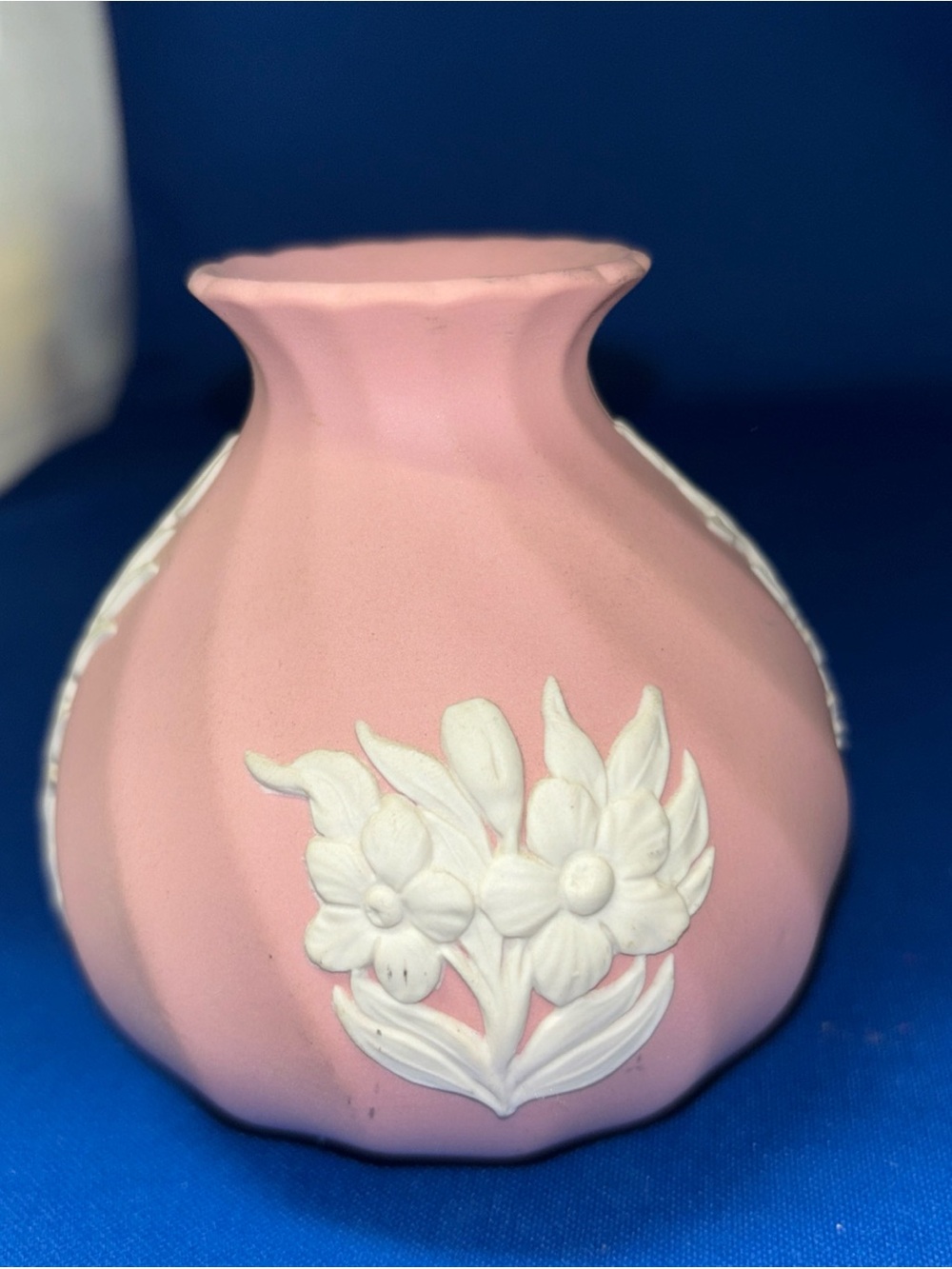 Pink Wedgewood Bud Vase Approx 3.5 Wide And 3.5 Tall Floral Center